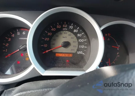 2010 Toyota Tacoma Base V6 z USA, uszkodzony, nr VIN 3TMLU4EN2AM043993